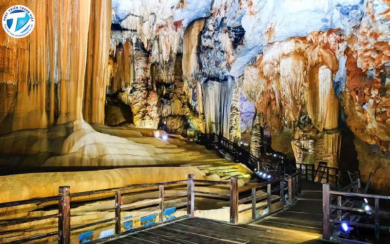 Buổi Sáng Khám Phá Động Thiên Đường